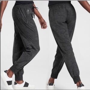 Athleta Camden Printed Jogger Pant Black Grey Moire Athlesuire Active Gym Relaxe